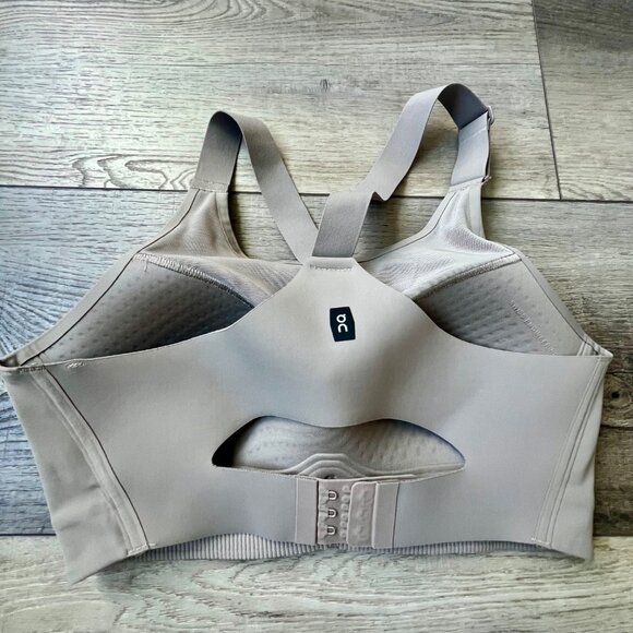 On Cloud Endurance Bra Performance Neutral Gym Workout Adjustable Running - Picture 6 of 8